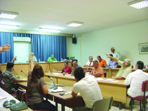 Δημοτικό Συμβούλιο Οιχαλίας: Ενταση στη συνεδρίαση και κριτική στο δήμαρχο