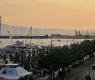 Λιμάνι Καλαμάτας: Πρόβες από ελικόπτερο της Αεροπορίας για τη Ναυτική Εβδομάδα