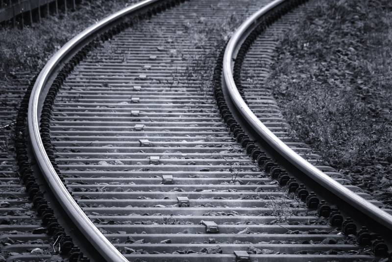 Eγκλημα το μπάζωμα των σιδηροδρομικών γραμμών