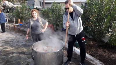 Παραδοσιακό λιώσιμο παστού στο Ασπρόχωμα