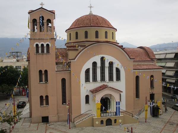 Γιορτάζει ο ναός των Παμμεγίστων Ταξιαρχών στην Καλαμάτα