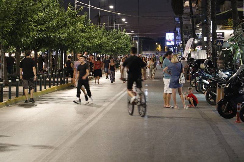 Καλαμάτα: Πώς φθάσαμε στην ανάκληση της πεζοδρόμησης στη Ναυαρίνου