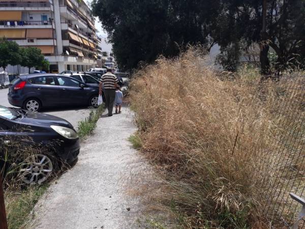 Κάλυψαν το πεζοδρόμιο