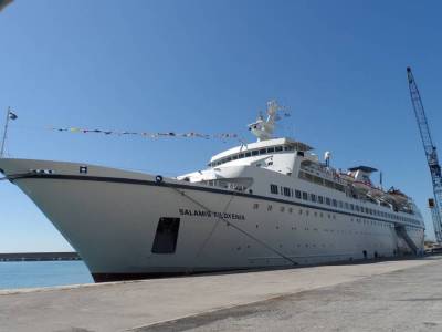 Το κρουαζιερόπλοιο "Salamis Filoxenia" σήμερα στην Καλαμάτα