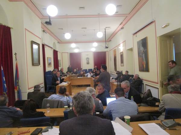 Να δοθεί τέλος στη γελοιοποίηση του Δημοτικού Συμβουλίου