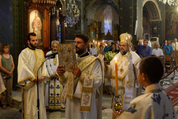 Χειροτονία πρεσβυτέρου από τον μητροπολίτη Μεσσηνίας