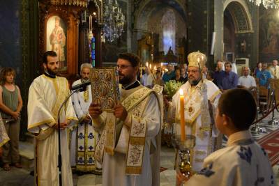 Χειροτονία πρεσβυτέρου από τον μητροπολίτη Μεσσηνίας