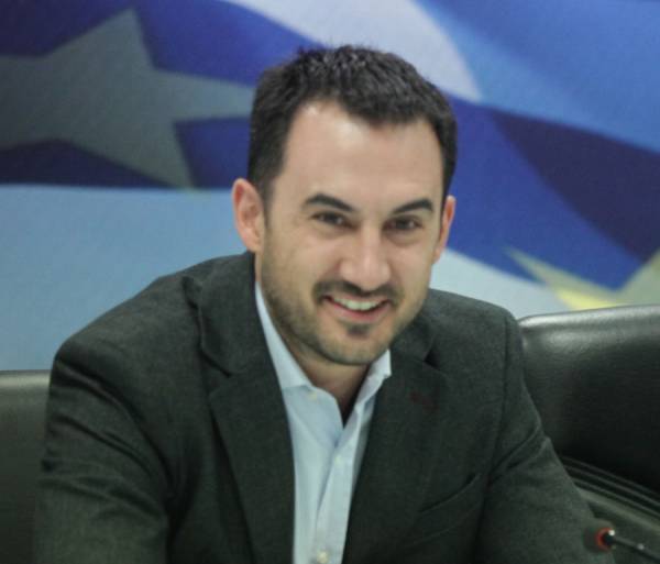 Ο υφυπουργός Οικονομικών Αλ. Χαρίτσης στην &quot;Ε&quot;: Φρένο μετανάστευσης επιστημόνων με τα νέα προγράμματα ΕΣΠΑ