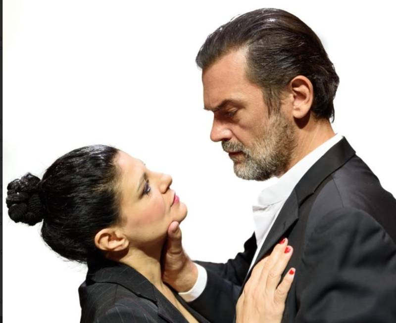 Ο Κωνσταντίνος Καζάκος στην “Ε”: «Το έργο μας βοηθά να έχουμε τις κεραίες μας ανοιχτές»