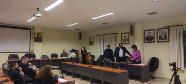 Αποχώρηση αντιπολιτεύσεων για το τεχνικό πρόγραμμα