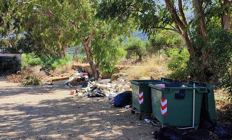 Παράπονα για σκουπίδια στο Στασιό