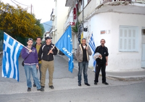 Αστυνομικοί συνέλαβαν παράνομους μετανάστες λίγο πριν την διαμαρτυρία της Χρυσής Αυγής