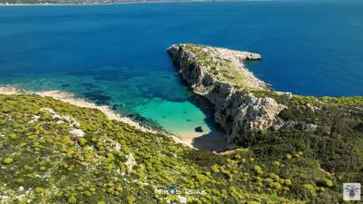 Νήσος Πρώτη: Το νησάκι της Μεσσηνίας με τη μία και μοναδική παραλία και το ιστορικό ναυάγιο (Βίντεο)