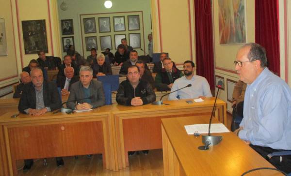 Στον Καμμένο για να μη φύγει το στρατόπεδο της Καλαμάτας