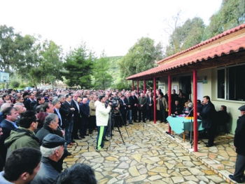 Πρόσχημα αναβολής της συζήτησης για το λιγνιτωρυχείο: Καύσωνας Σαμαρά &quot;έκαψε&quot; τον Τατούλη