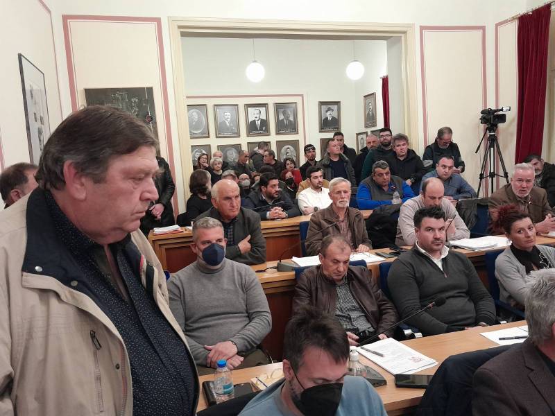 Δημοτικό Συμβούλιο Καλαμάτας: Ένταση για λεωφορειακή σύνδεση της Θουρίας
