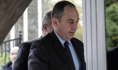 Κάλεσμα στους ανεμβολίαστους λιμενικούς και υπαλλήλους του υπουργείου Ναυτιλίας απευθύνει ο Γιάννης Πλακιωτάκης