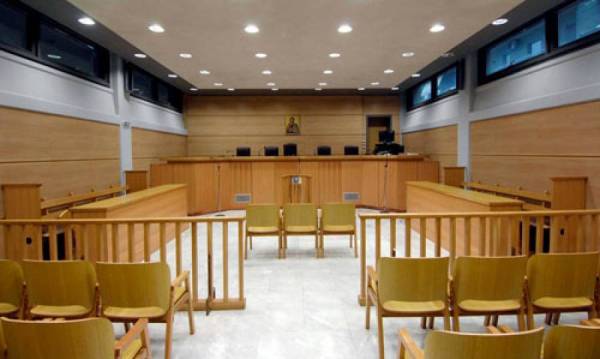 6 και 5 χρόνια σε 2 τσιγγάνους για κλοπές στην Καλαμάτα