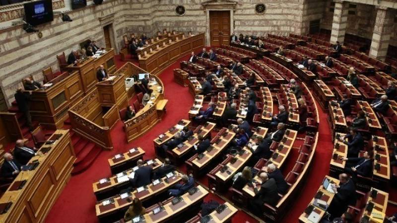 Επιστολική ψήφος: Εγκρίθηκε από τη Βουλή