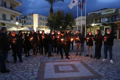 &quot;Το ρεύμα μας σκοτώνει&quot;: Διαμαρτυρία με κεριά από τους επαγγελματίες της εστίασης στην Καλαμάτα (βίντεο)