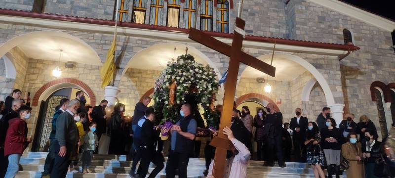 Κυπαρισσία: Η Ακολουθία και η περιφορά του Επιταφίου του Αγίου Αθανασίου (βίντεο-φωτογραφίες)