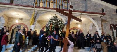 Κυπαρισσία: Η Ακολουθία και η περιφορά του Επιταφίου του Αγίου Αθανασίου (βίντεο-φωτογραφίες)