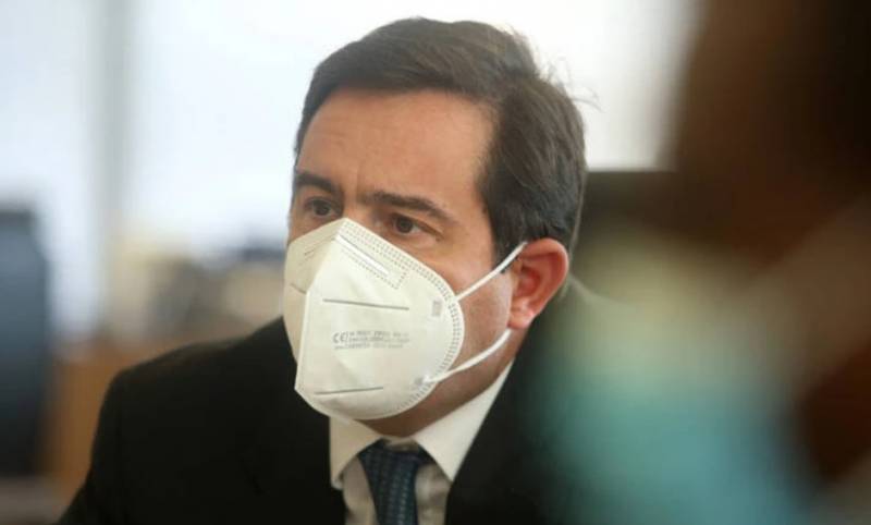 Μηταράκης: Ας δούμε το Άγιο Φως ως προάγγελο της νέας αφετηρίας που όλοι προσμένουμε