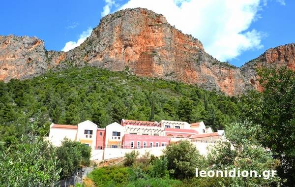 O Αρχιεπίσκοπος Ιερώνυμος στα εγκαίνια του νέου Γηροκομείου Λεωνιδίου