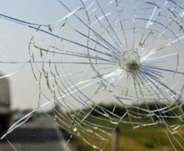 Εσπασαν με πέτρες τα τζάμια του Αστυνομικού Τμήματος Μεσσήνης