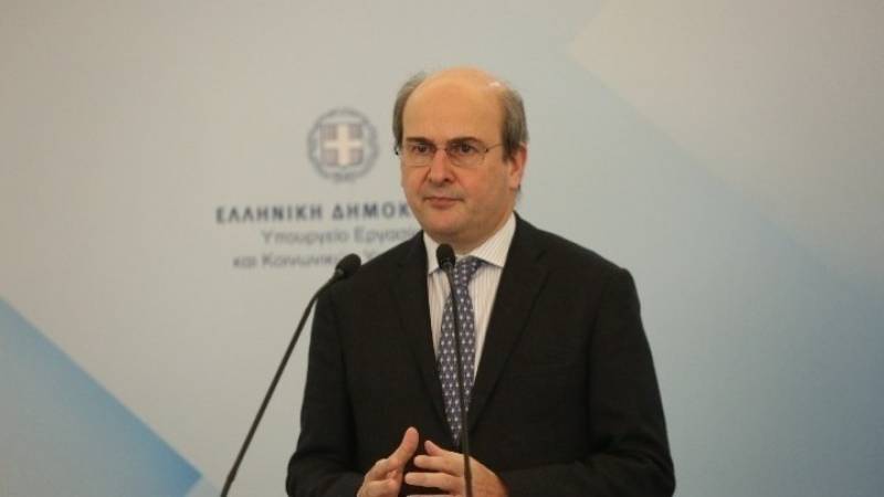 Χατζηδάκης: Σειρά μέτρων για την έμπρακτη στήριξη των εργαζόμενων γονέων