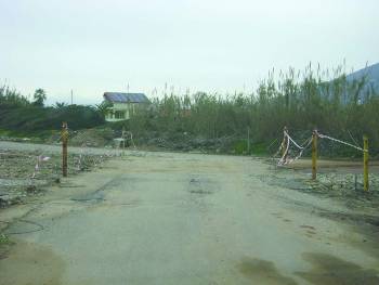 Στη θέση της μπάρας έβαλαν… κορδέλες