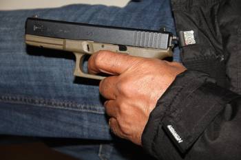 Σύλληψη Αλβανού κουμπουροφόρου στο Γλυκορίζι Τριφυλίας