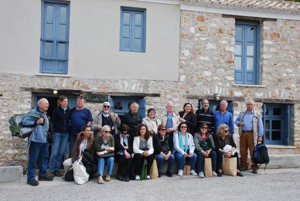 Μέλη της Εταιρείας Μυλολογίας στον Παλιό Νερόμυλο Κυπαρισσίας