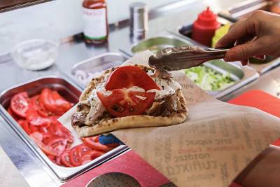 «Έσπασε το φράγμα» των 4 ευρώ το πιτόγυρο στην Καλαμάτα - Από «φαγητό ανάγκης» σε είδος πολυτελείας