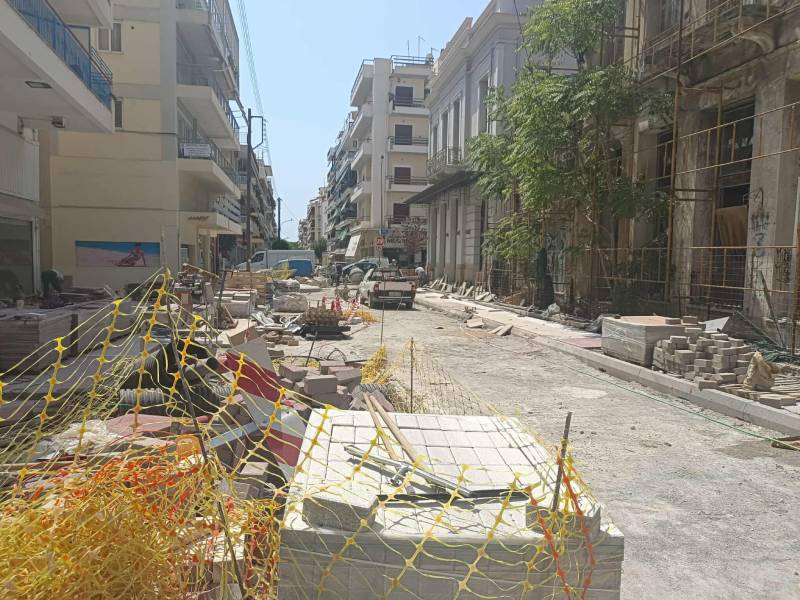 Καλαμάτα: &quot;Τρέχουν&quot; και πάλι οι εργασίες ανάπλασης στο κέντρο - Η εικόνα ομορφαίνει, η στάθμευση... χωλαίνει