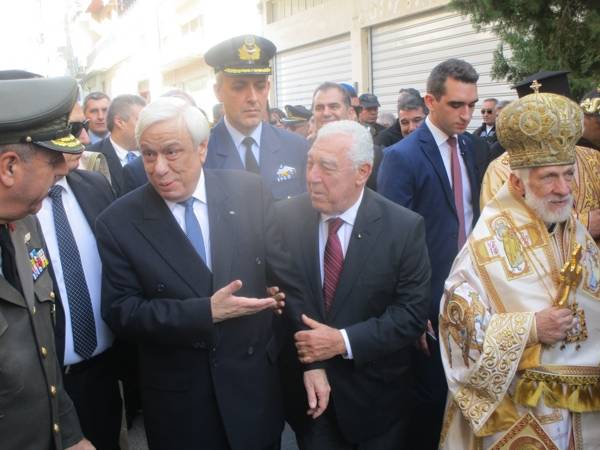 Χαιρέτησε τον κόσμο της Καλαμάτας ο Προκόπης Παυλόπουλος