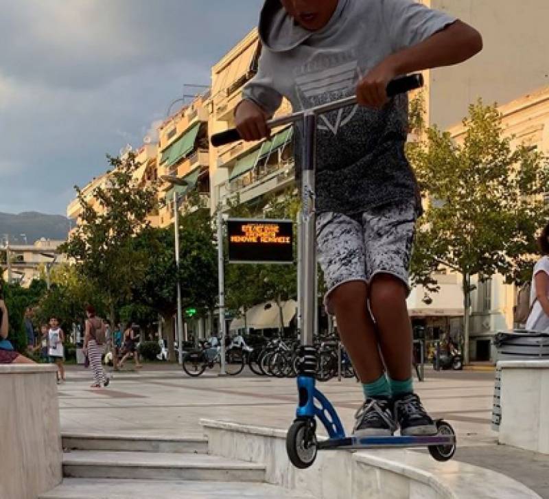 Πατίνια στην πλατεία