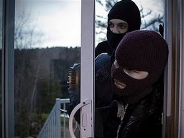 Λήστεψαν τον πρώην δήμαρχο Φιλιατρών Γιάννη Γκότση και τη σύζυγό του 