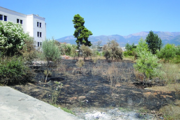 Φωτιές νότια του παλιού νοσοκομείου