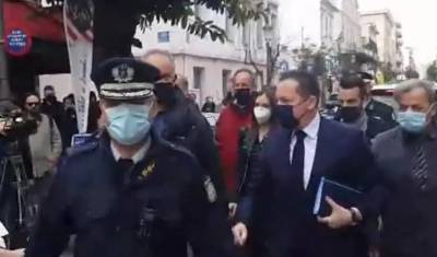 Με αποδοκιμασίες υποδέχτηκαν οι καταστηματάρχες της Πάτρας τον Στ. Πέτσα (Βίντεο)