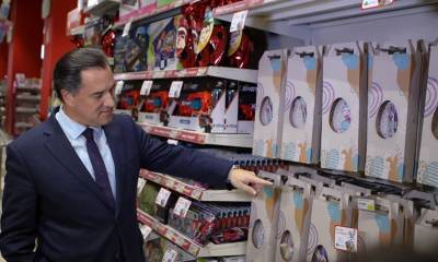 Γεωργιάδης: Oι αλυσίδες καταστημάτων που συμμετέχουν στο καλάθι των νονών