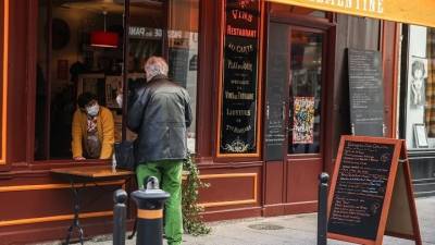 Η ανασφάλεια της πανδημίας αυξάνει την κατανάλωση αλκοόλ