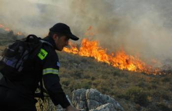 Μεγάλη πυρκαγιά στην Κορινθία