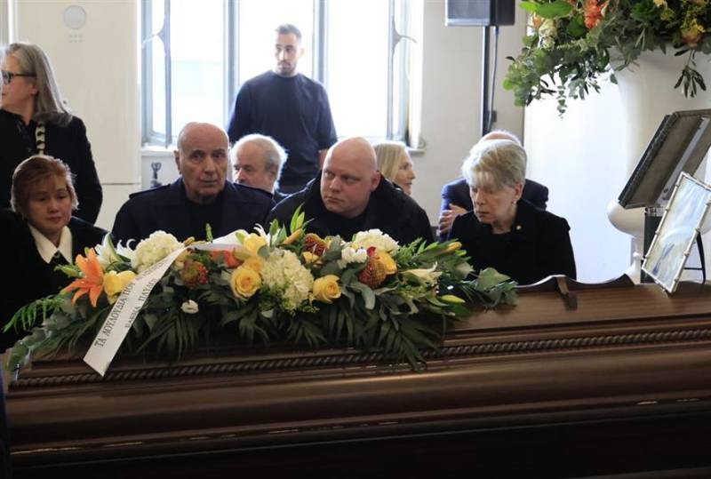 Σε κλίμα συγκίνησης η κηδεία της Σύλβας Ακρίτα (βίντεο)