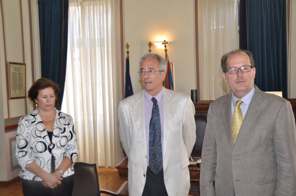 Ο Αμερικανός μορφωτικός ακόλουθος επισκέφτηκε την Καλαμάτα