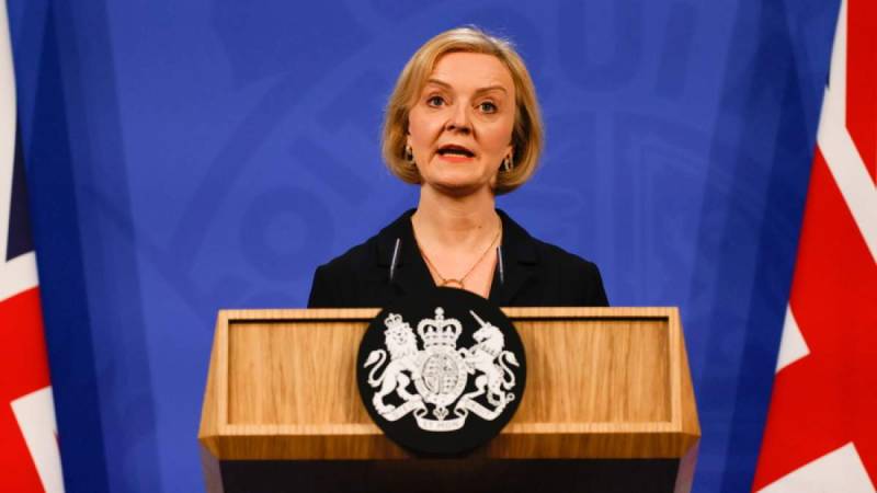 Βρετανία: «Μετράει αντίστροφα» ο χρόνος για την Λιζ Τρας
