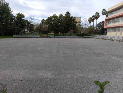 Παραμένει εγκαταλελειμμένο