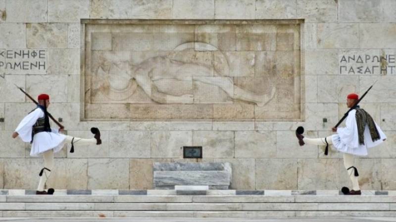 Σακελλαροπούλου: Είμαστε περήφανοι για τους Εύζωνές μας