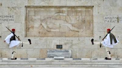 Σακελλαροπούλου: Είμαστε περήφανοι για τους Εύζωνές μας