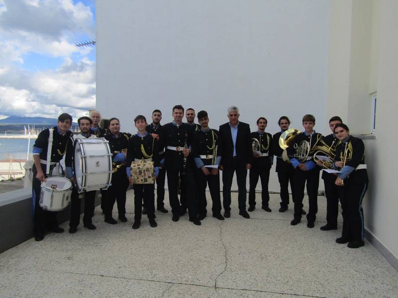 Τα κάλαντα των Χριστουγέννων στον δήμαρχο Πύλου - Νέστορος Δημήτρη Καφαντάρη (φωτογραφίες)